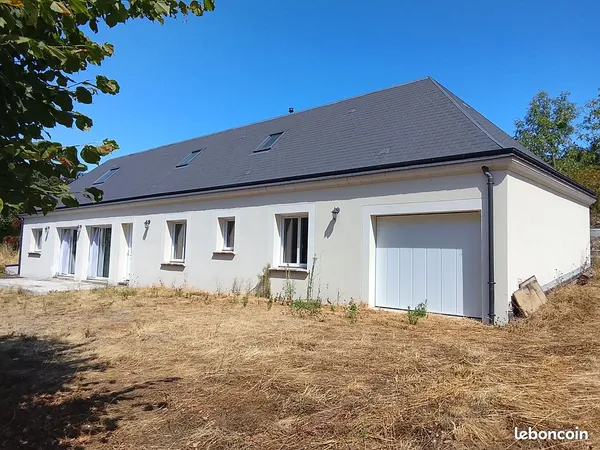 Maison récente à Montigny le Chartif