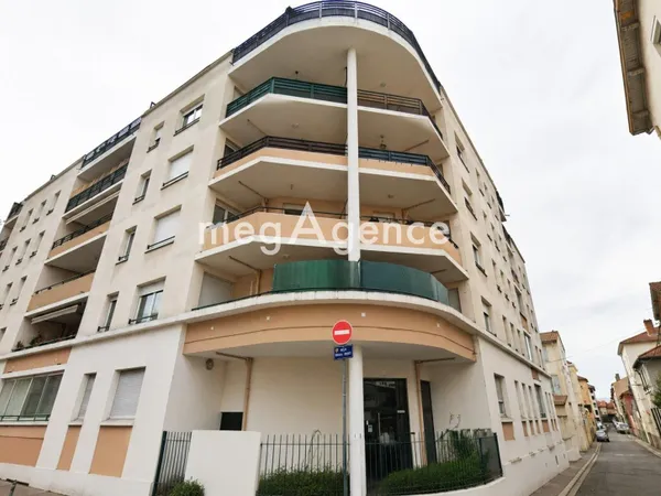 Saint-Fons - T3 de 68 m² avec loggia de 9 m², balcon, garage fermé et cave