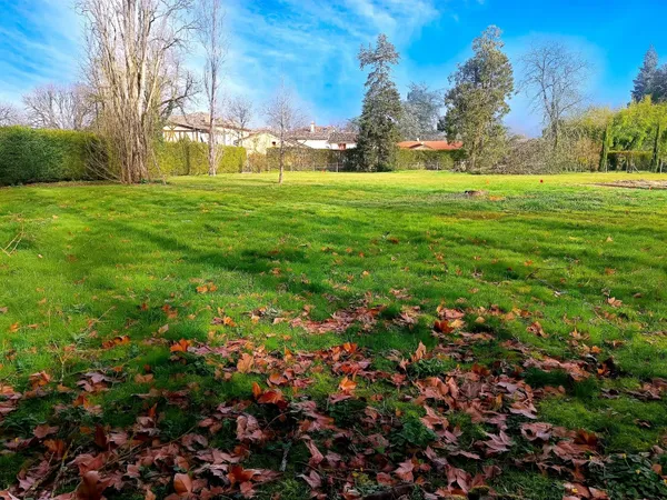 Terrain constructible 818 m²