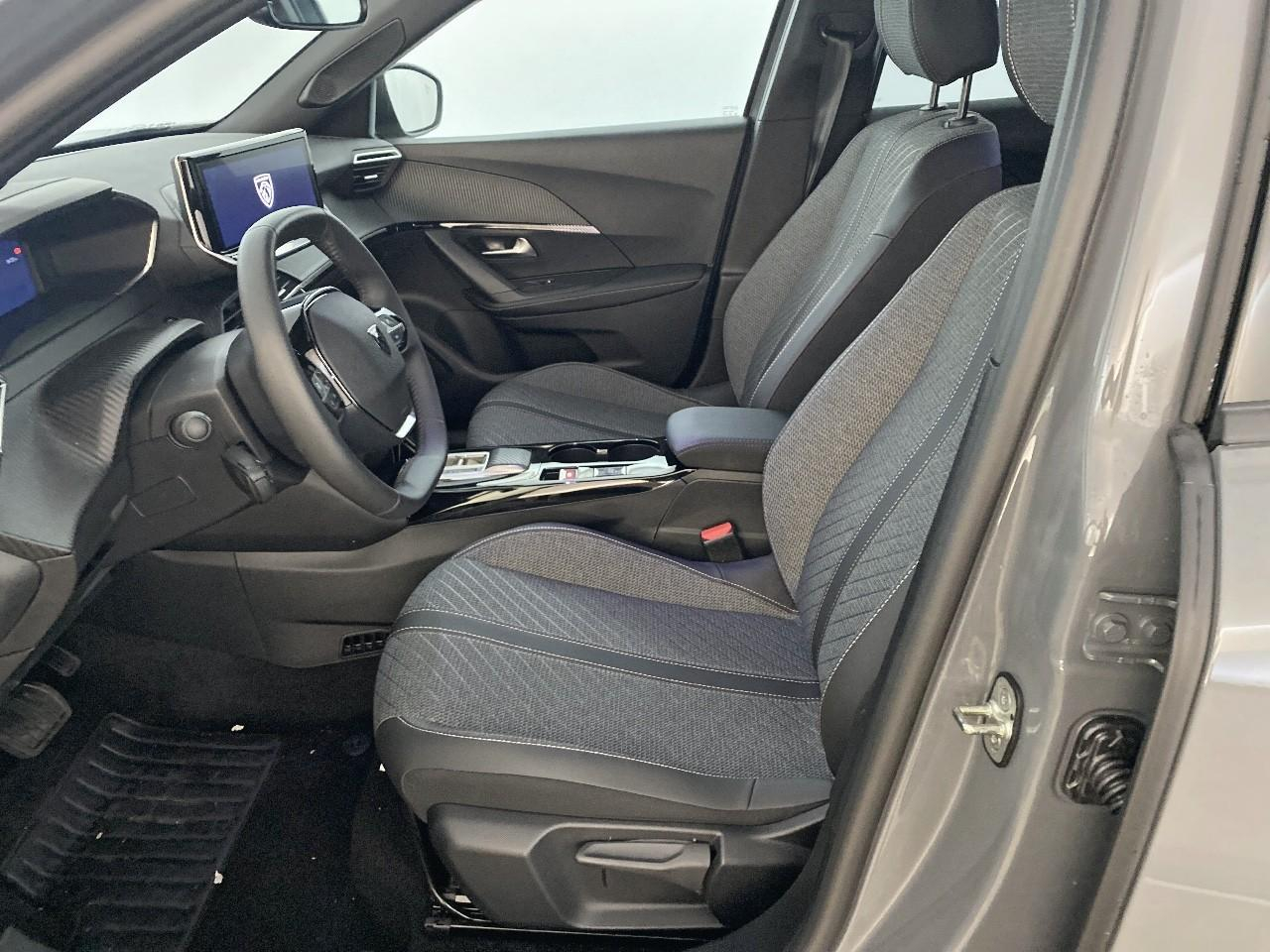 Peugeot 2008 hybrid 145 ch e-dcs6 allure — photo 9