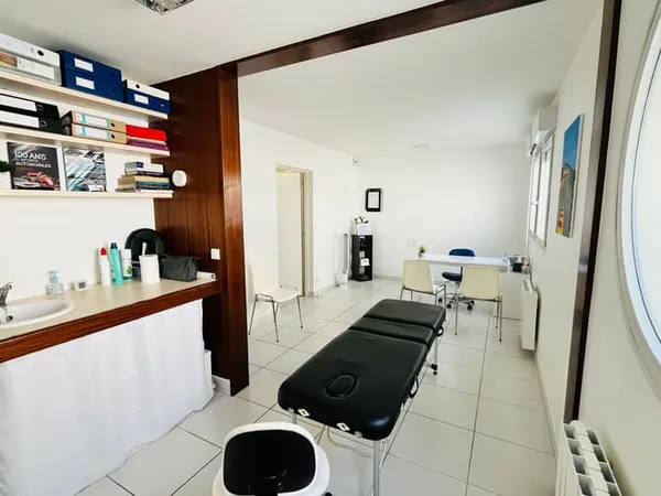 Local professionnel 1 pièce 34 m²