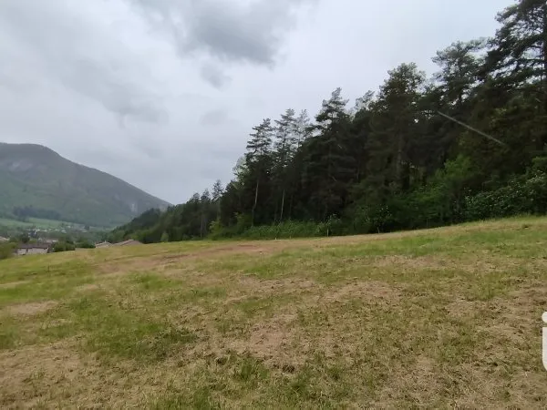 Terrain 1083 m²