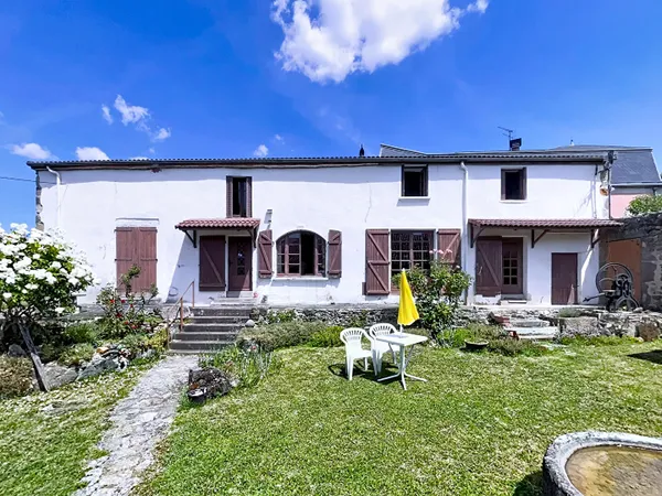 Maison 11 pièces 221 m²