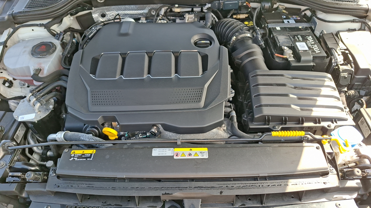 Volkswagen Golf 2.0 TDI SCR 115 DSG7 — photo 15