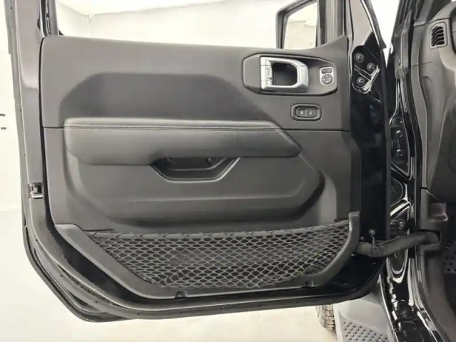 Jeep Wrangler 2.0 t 380ch 4xe overland — photo 12
