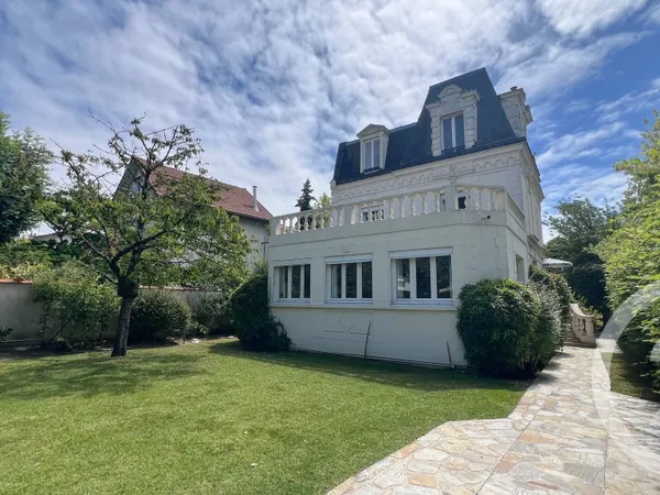Maison 9 pièces 270 m²
