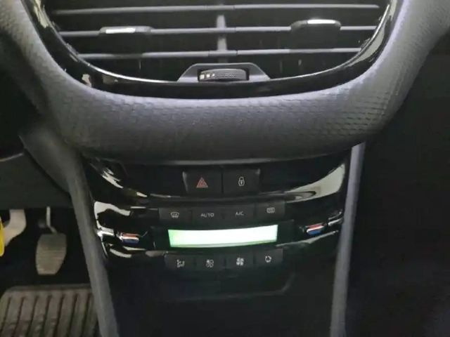 Peugeot 2008 puretech 110ch s&amp;s bvm6 — photo 43
