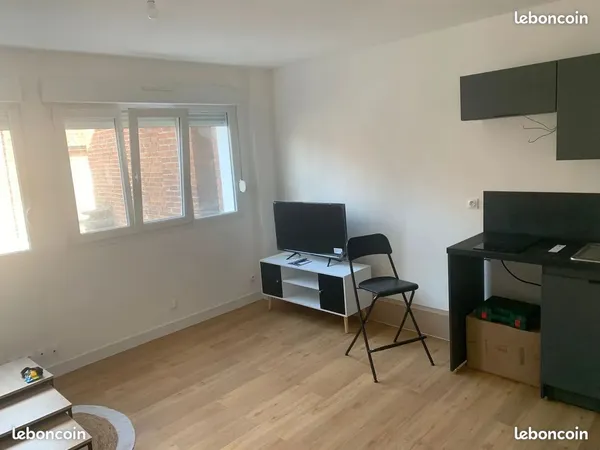 Studio 22m² rénové et meublé, centre-ville de Lens