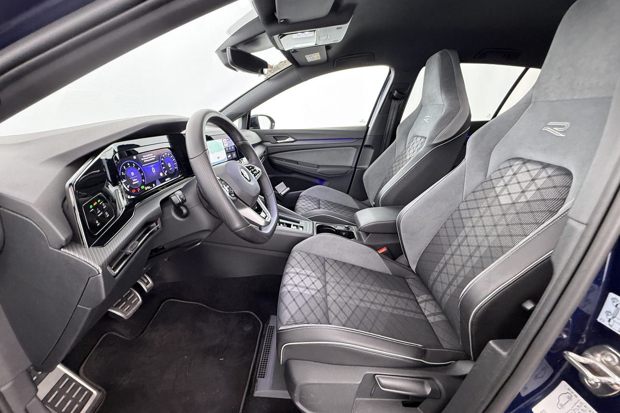 Volkswagen Golf 8 — photo 16