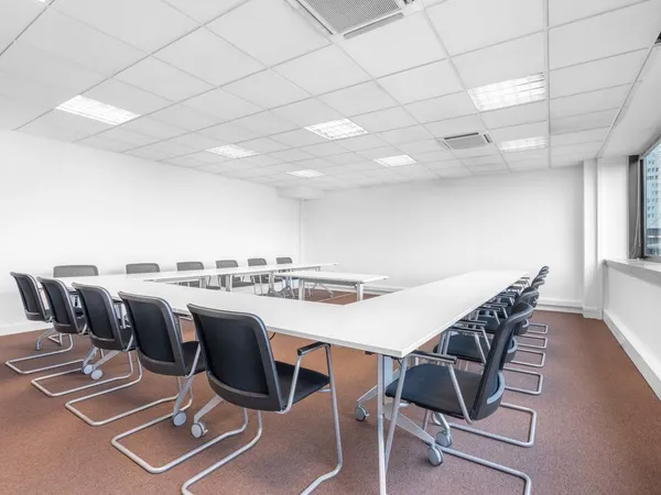 Espace de bureau ouvert tout compris pour vous-même et votre équipe à Lille Europe