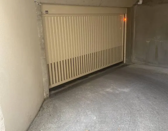 Garage/Parking