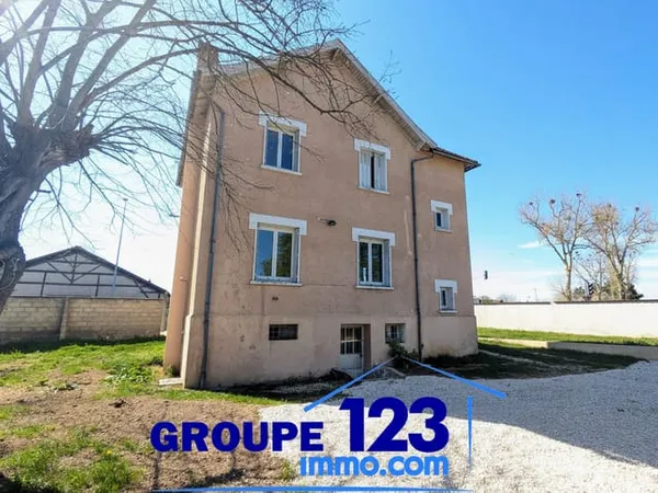 Spacieuse maison familiale de 4 chambres avec sous-sol et ja