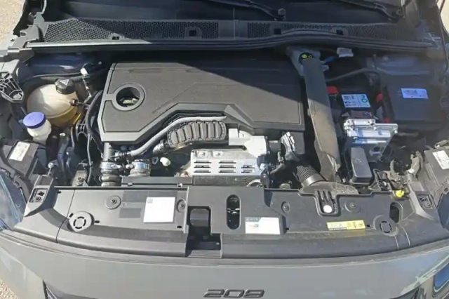 Peugeot 208 hybrid 100 e-dcs6 — photo 42