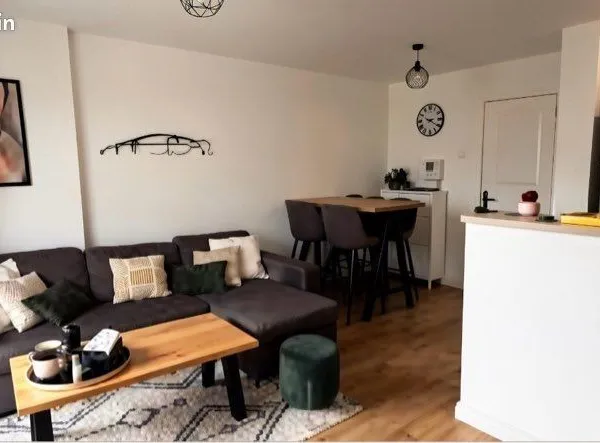 T2 rénové avec balcon 8 m² + parking