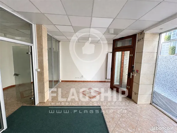 Local commercial 137 m² PARIS