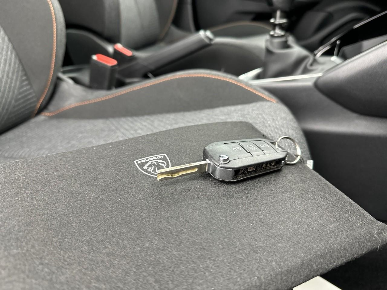 Peugeot 2008 100 s&s bvm6 style — photo 32