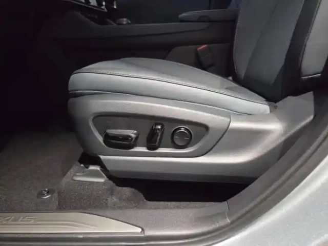 Lexus Rz 350e luxe mc26 — photo 12