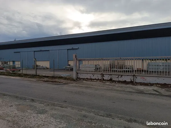 BATIMENT 431 m2 à LOUER VIC LA GARDIOLE 34
