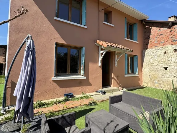 Maison de village avec jardin