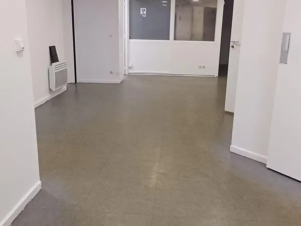 Local commercial 14 pièces 303 m²