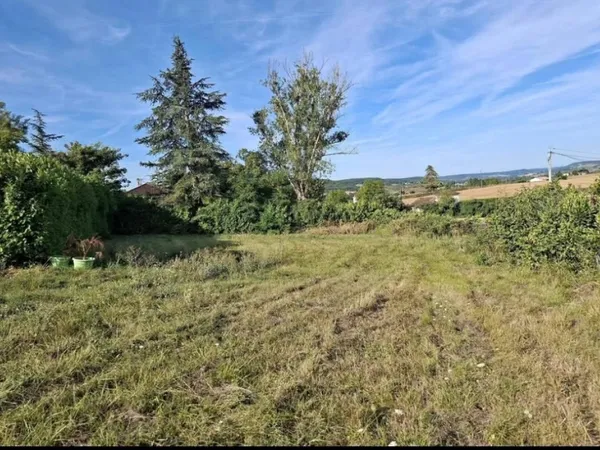 Superbe terrain à bâtir semi viabilisé bien exposé