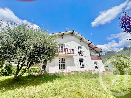 Maison 8 pièces 220 m²