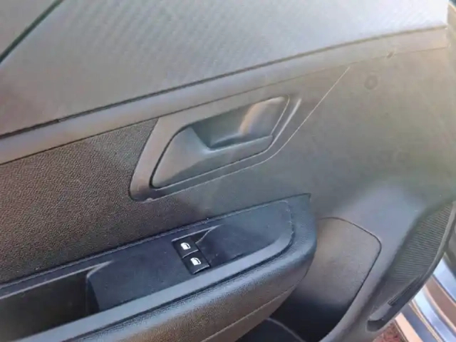 Peugeot 208 puretech 75 s&amp;s bvm5 — photo 39