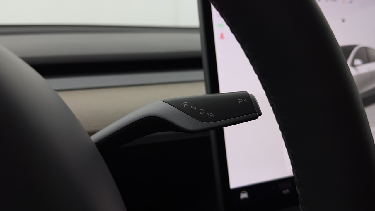 Tesla MODEL Y Standard RWD — photo 18