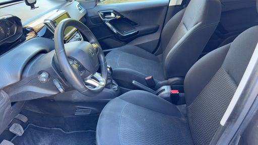 Peugeot 208 1.5 BlueHDi 102 - Signature – 2019 – 98582 km – Diesel – Boîte Manuelle — photo 6