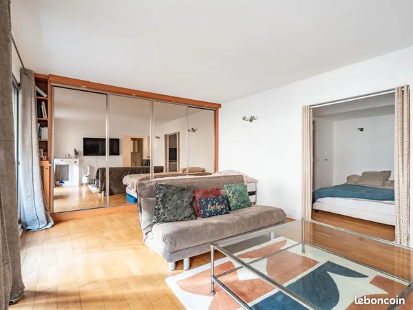 Quartier Victor-Hugo. Appartement lumineux 53 m² au 1er étage, séjour, coin nuit, cuisine indépendan