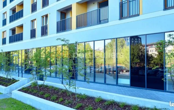 Local commercial 144 m² SAINT GENIS POUILLY