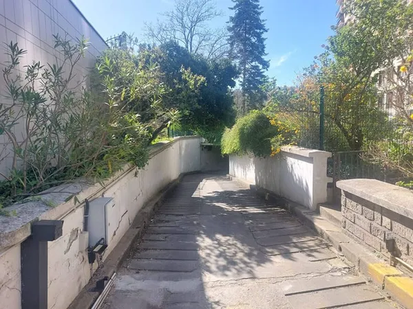 Parking 12 m²