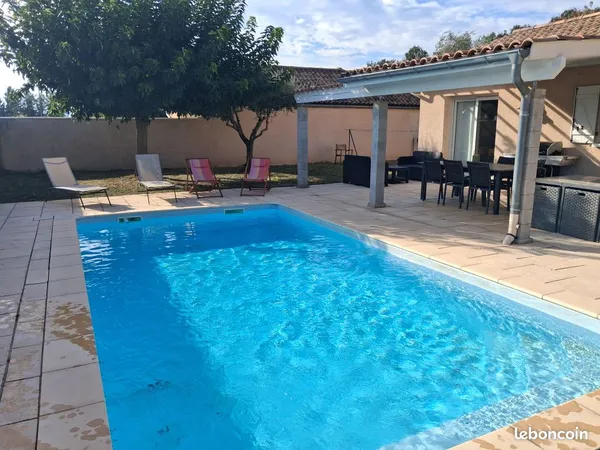 Maison individuelle (2005) T5 de 100 m² /800m2 de terrain- Très grand garage, piscine & pool house r