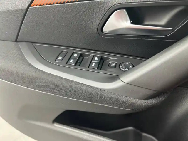 Peugeot 2008 puretech 100 s&amp;s bvm6 — photo 15