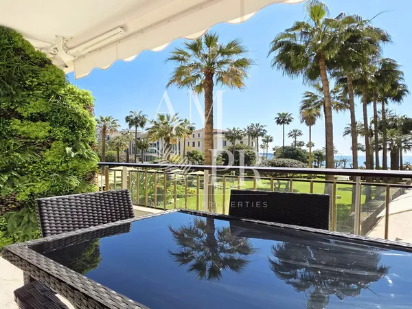 Cannes Croisette - Appartement 3 pièces de 127m2 - Vue mer et Parc