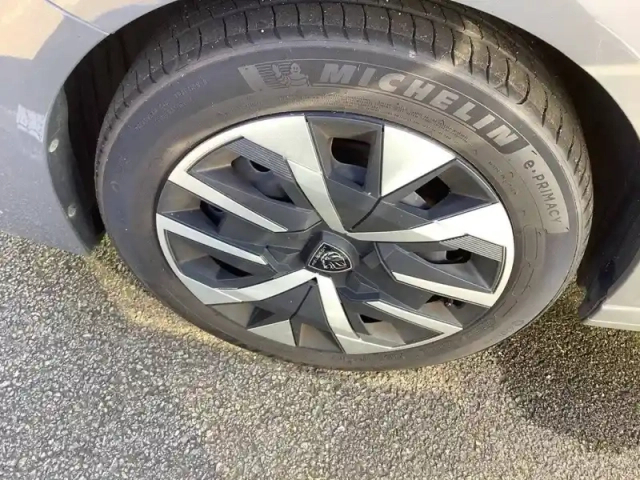 Peugeot 208 puretech 75 s&amp;s bvm5 — photo 13