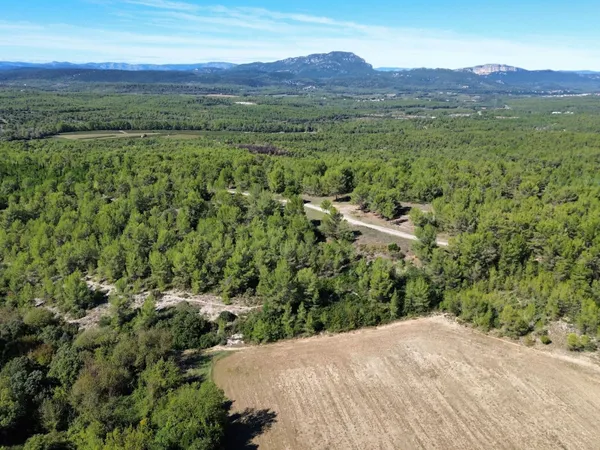 Terrain 10683 m²