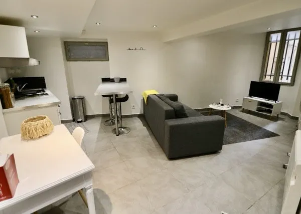 APPARTEMENT STUDIO RENOVE A VENDRE SUR AIX EN PROVENCE