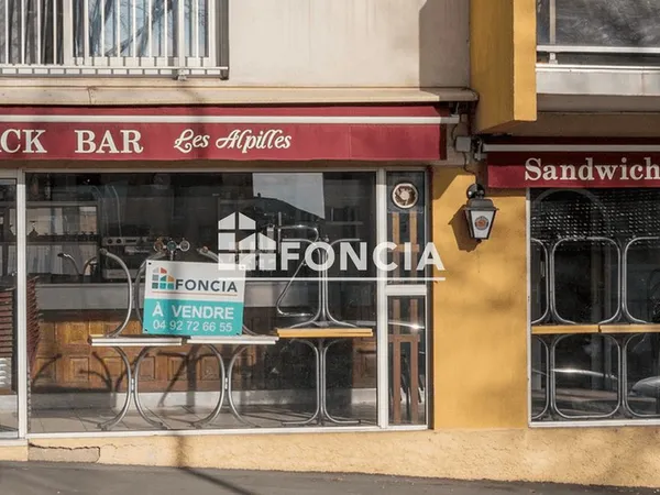 Manosque(04100) ,Idéal investisseurs, murs commerciaux à vendre de 51 m2 avec remise à l'arrière pou