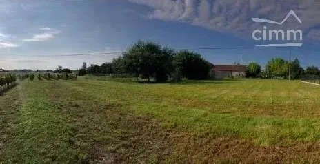 Terrain constructible en vente à Berson, 1261 m²