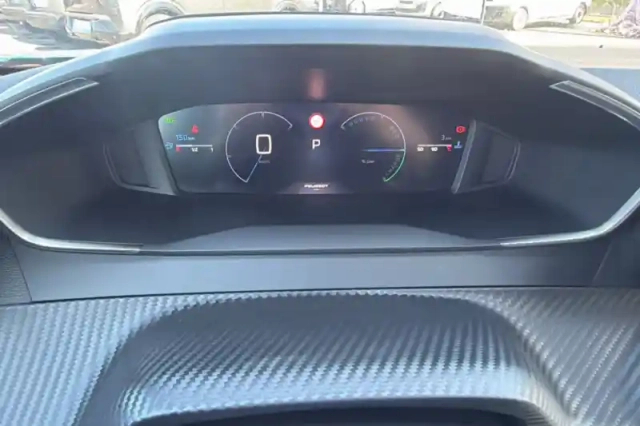 Peugeot 2008 hybrid 145 e-dcs6 — photo 16