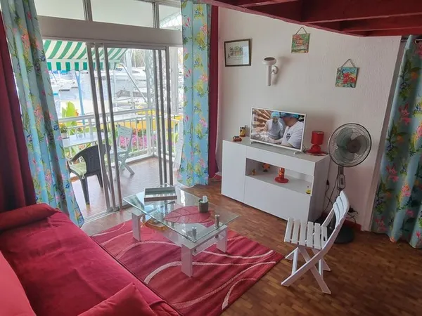 Studio mezzanine vue marina exceptionnelle