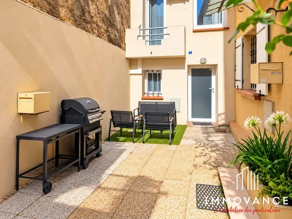 Maison de village rénovée 64 m² avec 2 chambres et cour de 15