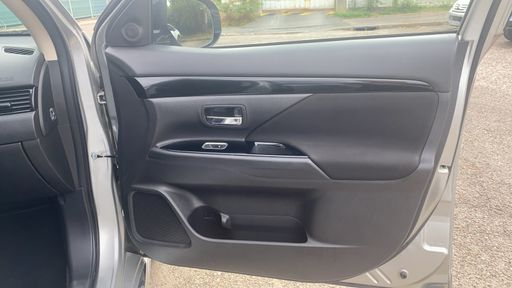 Mitsubishi Outlander 2.4 MIVEC 208 Hybrid  4WD BVA6 - Buisness – 2020 – 90175 km – Hybride rechargeable – Boîte Automatique — photo 37
