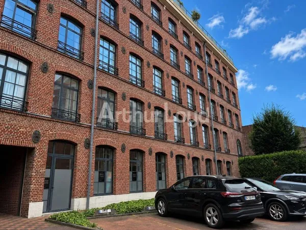 Bureau 366 m²