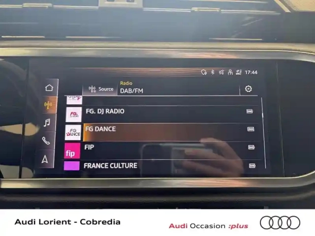 Audi Q3 45 tfsi e 245ch s line s tronic 6 — photo 10