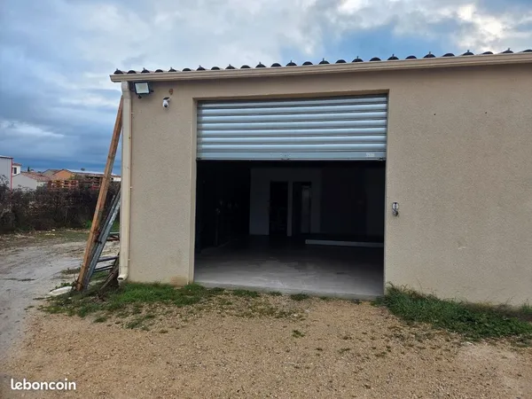 Local de 50 m2 dans la zone jonquier morelles