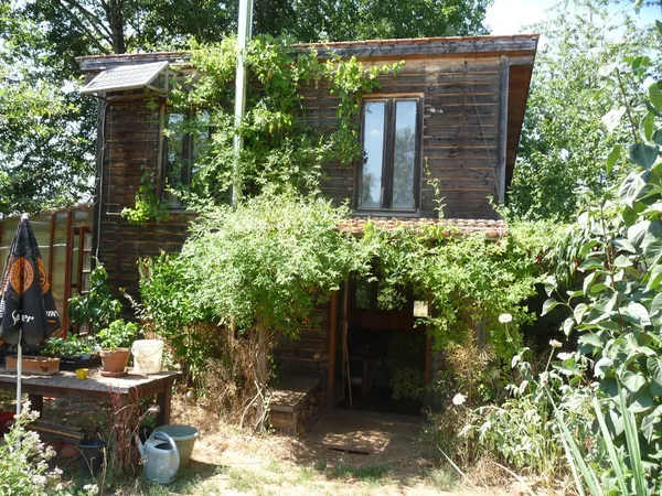3,6 Ha - Cabane aménagée - Bois, ruisseau, forêt jardin