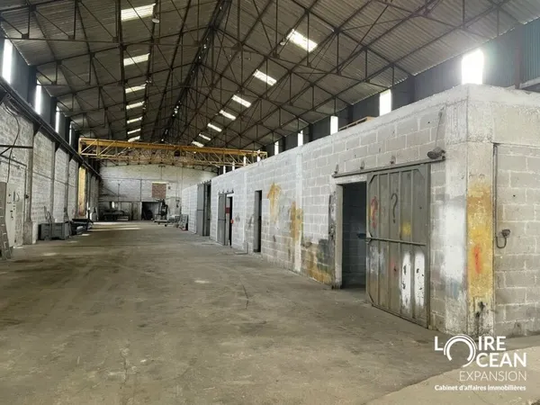 Local industriel 900 m²
