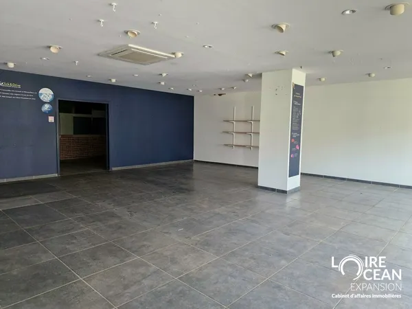 Local commercial 300 m²